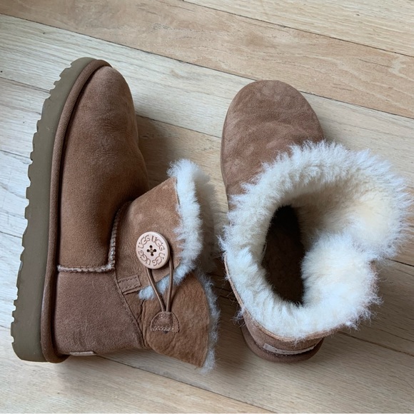 Short uggs - Picture 2 of 2